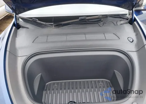 2023 Tesla Model Y Awd/Long Range Dual Motor All-Wheel Drive z USA, uszkodzony, nr VIN 7SAYGDEE1PA189618